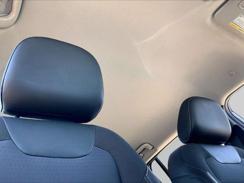 Used 2025 Chevrolet Trax LT FWD image 13