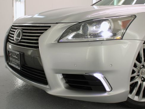 Used 2016 Lexus LS 460 image 21