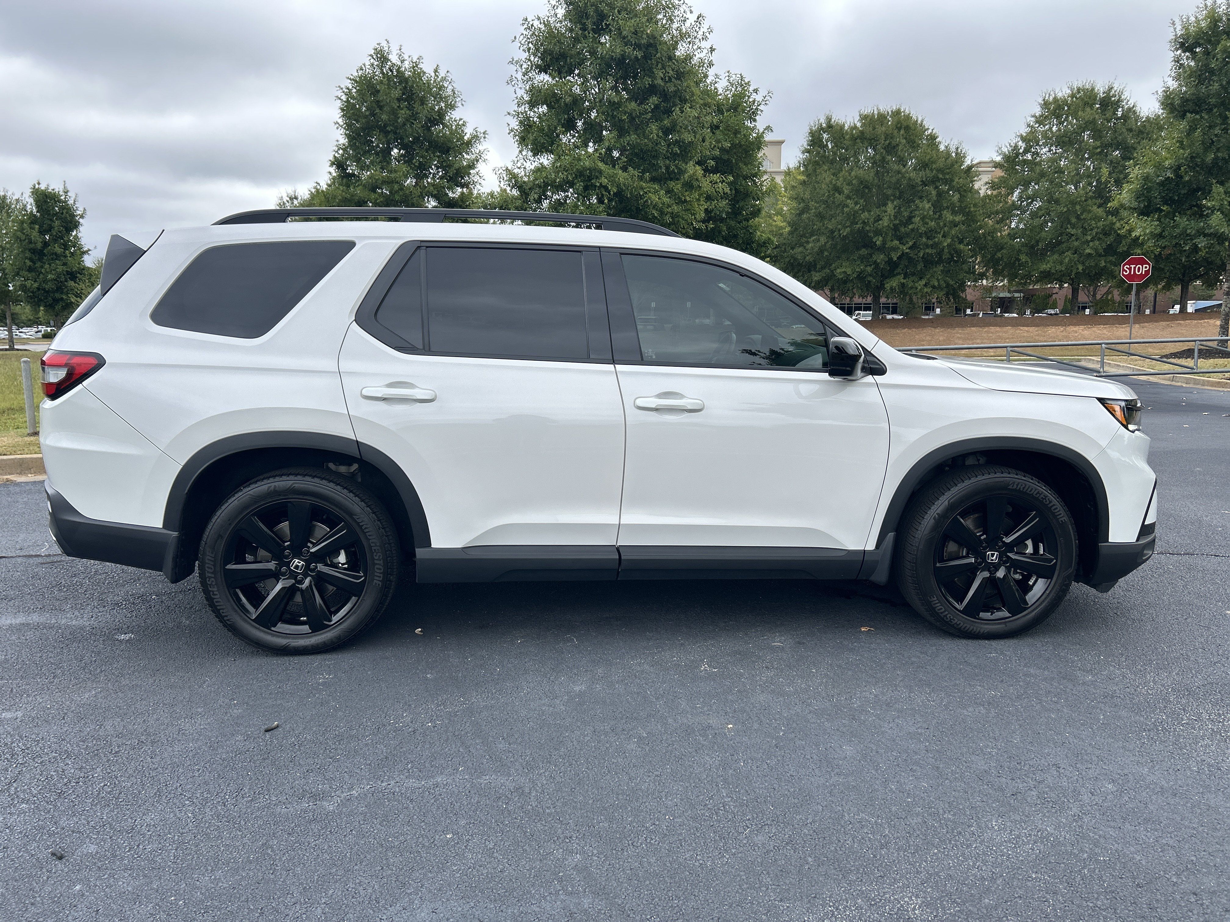 Certified 2025 Honda Pilot Black Edition image 10