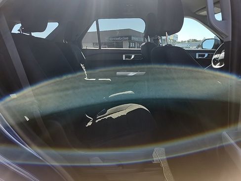 Used 2021 Ford Explorer XLT image 19