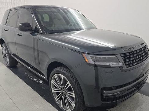 Used 2024 Land Rover Range Rover SE AWD/4WD image 2