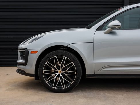 Certified 2025 Porsche Macan image 11