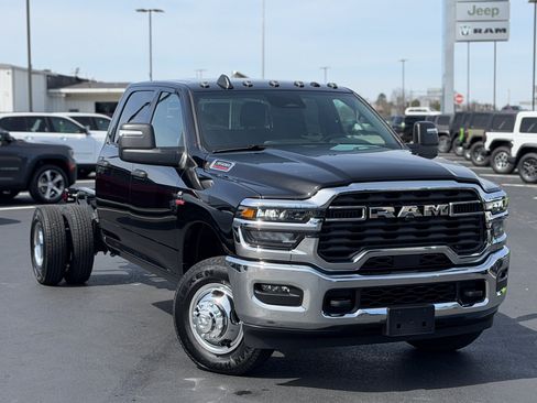 New 2026 RAM 3500 Tradesman w/ Chrome Appearance Group A AWD/4WD image 4