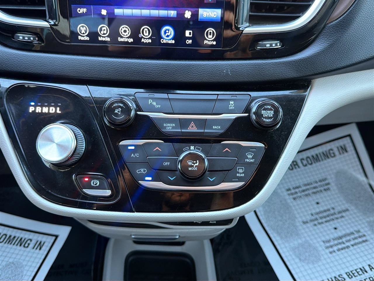 Used 2017 Chrysler Pacifica Touring FWD image 21