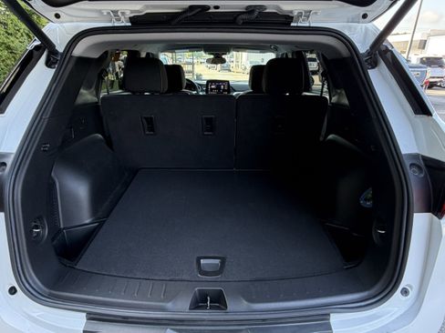 Used 2023 Chevrolet Blazer LT w/ Convenience Package FWD image 3