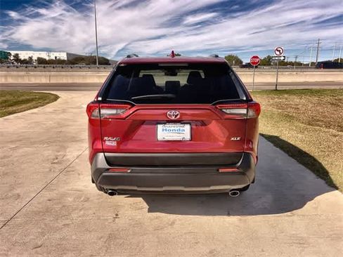 Used 2025 Toyota RAV4 XLE Premium image 6