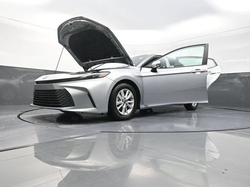 Used 2025 Toyota Camry LE FWD image 40