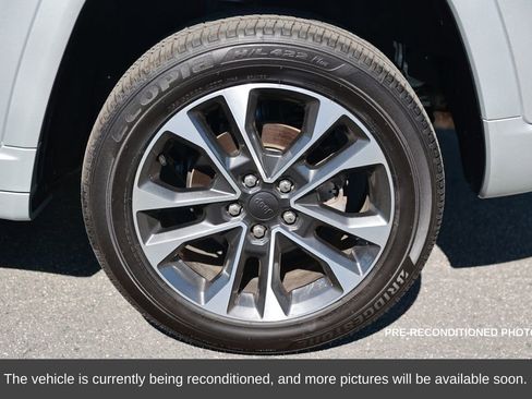 Used 2023 Jeep Grand Cherokee Overland image 10