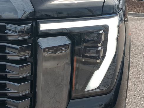 Used 2024 GMC Sierra 2500 Denali Ultimate image 10