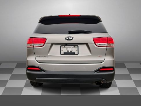 Used 2017 Kia Sorento FWD w/ LX Convenience Package image 5