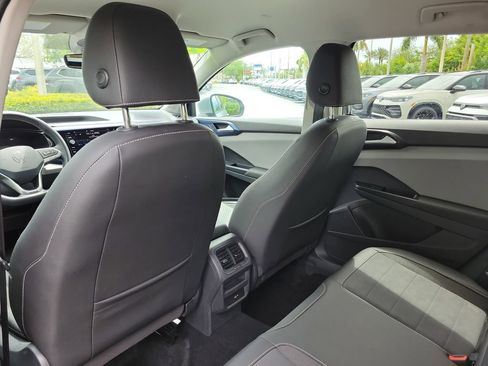 Used 2023 Volkswagen Taos SE FWD image 10