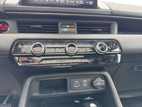 Used 2023 Honda Pilot TrailSport image 16