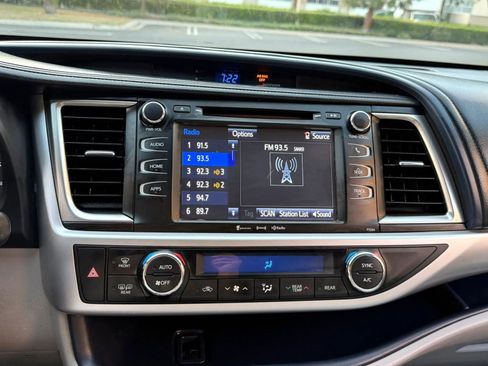 Used 2016 Toyota Highlander Plus FWD image 22