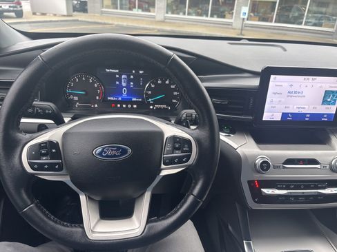 Used 2021 Ford Explorer XLT w/ Equipment Group 202A image 11