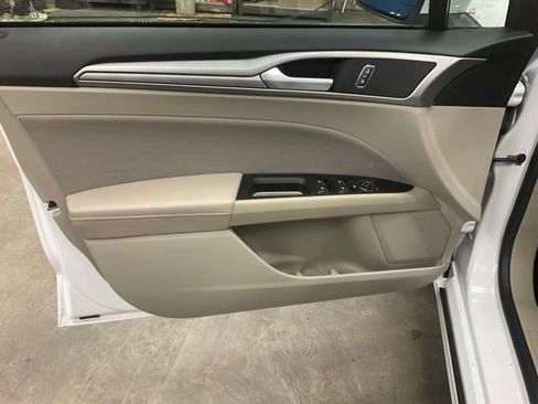 Used 2020 Ford Fusion SE image 5