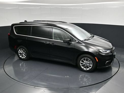Certified 2022 Chrysler Pacifica Touring-L AWD/4WD image 51