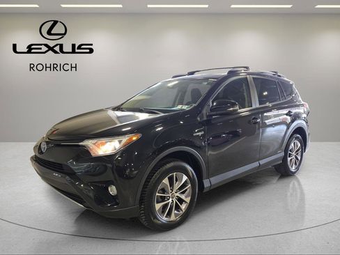 Used 2017 Toyota RAV4 XLE image 1