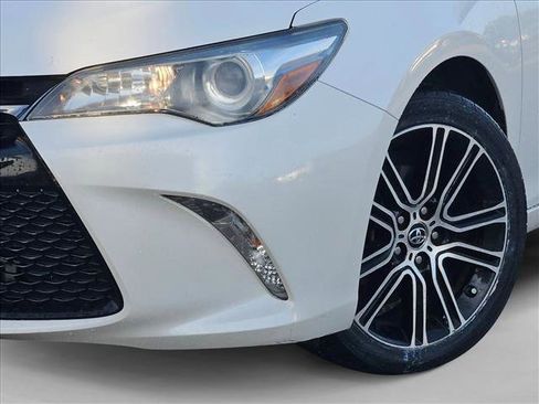 Used 2016 Toyota Camry SE image 4
