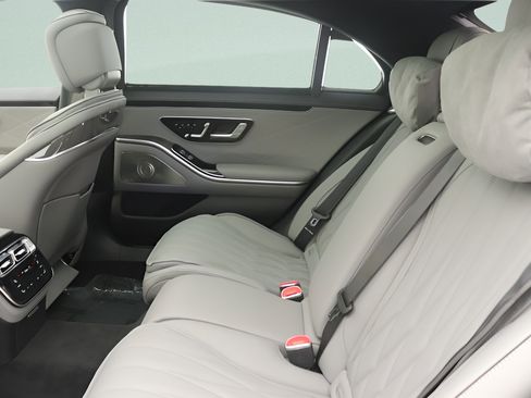 Used 2025 Mercedes-Benz S 63 AMG S image 31