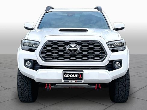 Used 2022 Toyota Tacoma TRD Sport w/ TRD Premium Sport Package AWD/4WD image 4