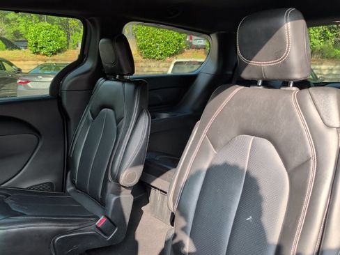 Used 2025 Chrysler Pacifica Select FWD image 18