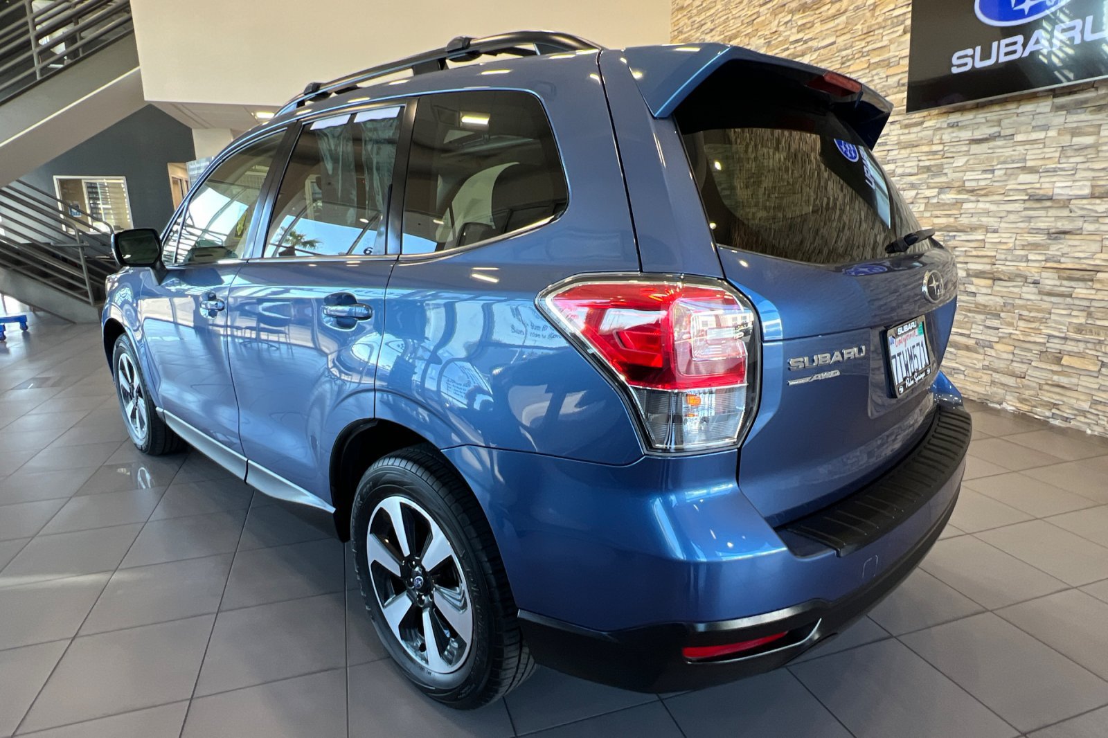 Used 2017 Subaru Forester 2.5i Limited AWD/4WD image 3