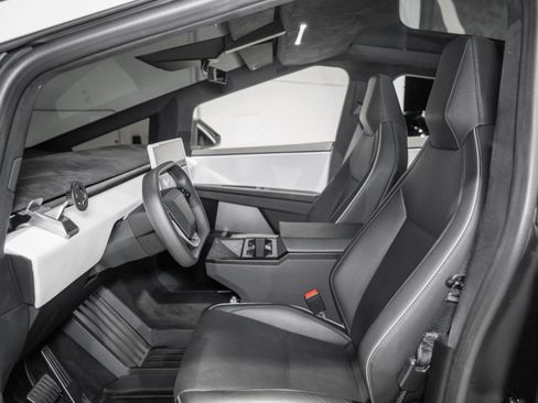 Used 2024 Tesla Cybertruck Cyberbeast AWD/4WD image 2
