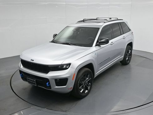 Used 2023 Jeep Grand Cherokee 30th Anniversary AWD/4WD image 37