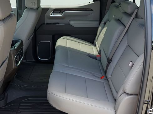 New 2026 GMC Sierra 1500 SLT image 20