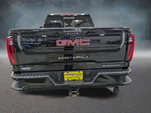 Used 2024 GMC Sierra 2500 Denali image 5