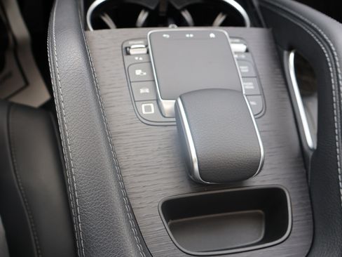 Certified 2025 Mercedes-Benz GLE 450e 4MATIC w/ Driver Assistance Package image 41