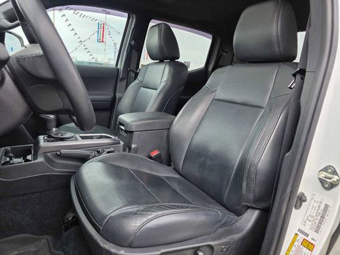 Used 2021 Toyota Tacoma TRD Off-Road w/ TRD Premium Off Road Package AWD/4WD image 22