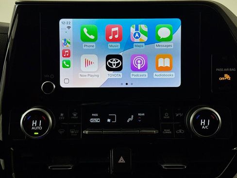 Used 2023 Toyota Highlander LE image 12