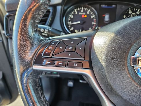 Used 2018 Nissan Rogue SV AWD/4WD image 19