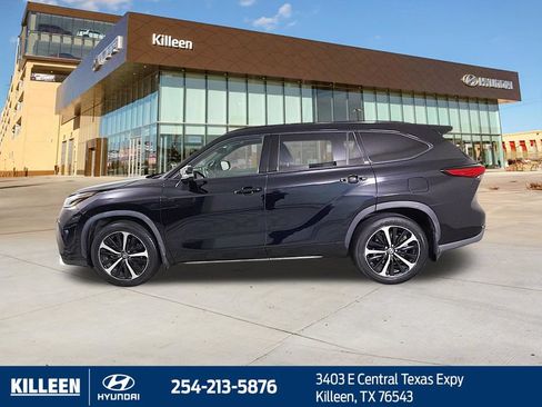 Used 2022 Toyota Highlander XSE AWD/4WD image 4