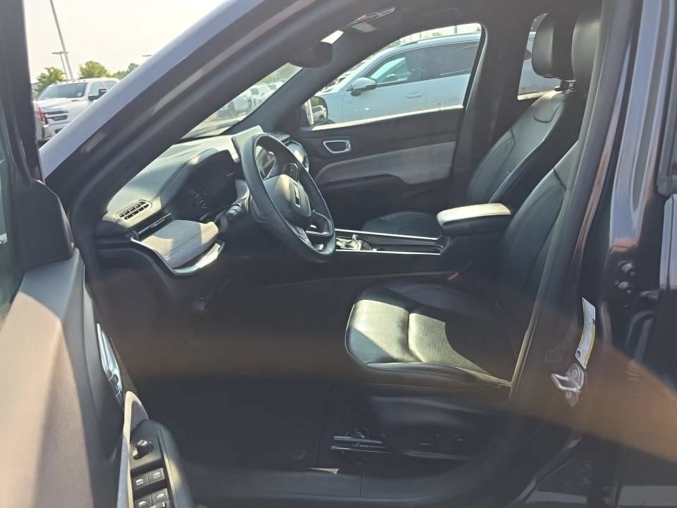 Used 2023 Jeep Compass Latitude AWD/4WD image 17