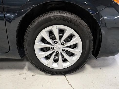 Used 2015 Toyota Camry LE FWD image 12