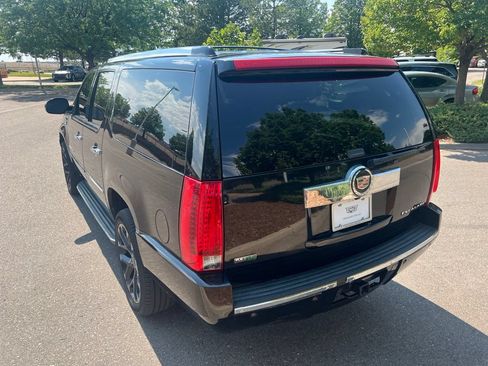 Used 2012 Cadillac Escalade ESV Luxury AWD/4WD image 3