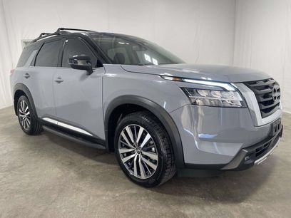 Used 2022 Nissan Pathfinder Platinum w/ Lighting Package (N93)