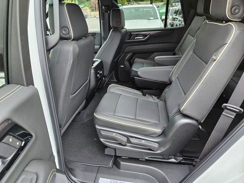 New 2026 GMC Yukon Elevation AWD/4WD image 16