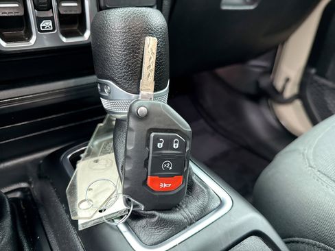 Used 2022 Jeep Wrangler Unlimited Sport AWD/4WD image 25