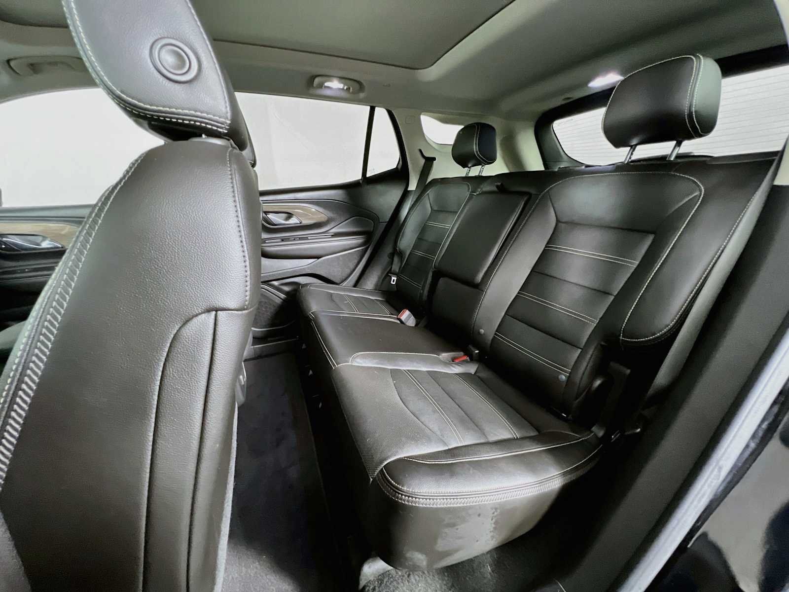 Used 2023 GMC Terrain Denali w/ Denali Premium Package AWD/4WD image 26