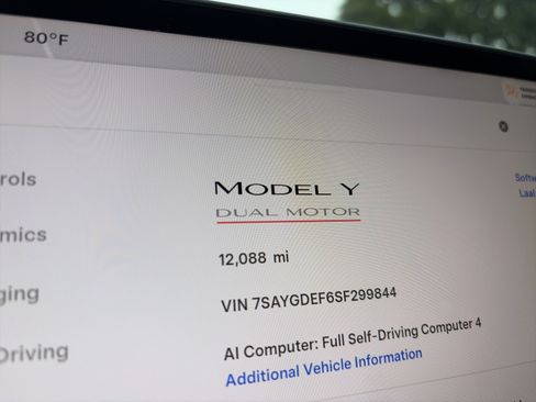 Used 2025 Tesla Model Y Performance AWD/4WD image 33