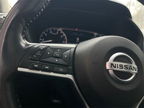 Used 2023 Nissan Sentra SR w/ SR Premium Package image 12