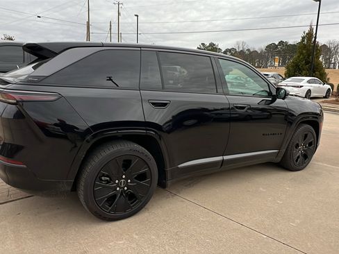 Used 2024 Jeep Wagoneer Launch Edition image 8