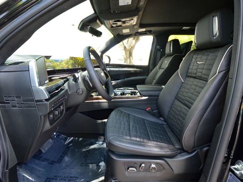 Used 2026 Cadillac Escalade Platinum Sport w/ LPO, ONYX Package AWD/4WD image 33