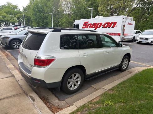 Used 2012 Toyota Highlander 4WD w/ Tech Pkg image 4