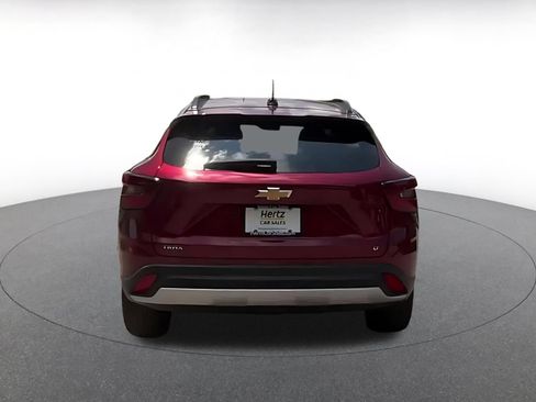 Used 2025 Chevrolet Trax LT FWD image 10