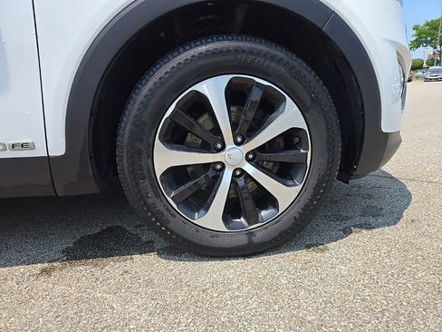 Used 2018 Kia Sorento EX AWD/4WD image 11