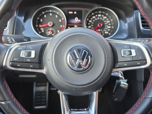 Used 2016 Volkswagen Golf S image 26